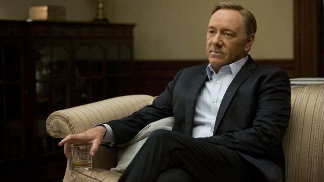 Whis­key Glass of Frank Underwood (Kevin Spacey) in House of Cards