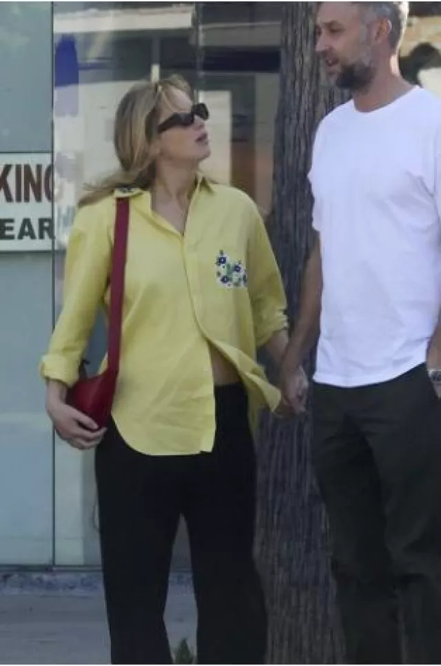 Garrett Leight Retro Biggie Sunglasses worn by Jennifer Lawrence in Los Angeles on October 20, 2024