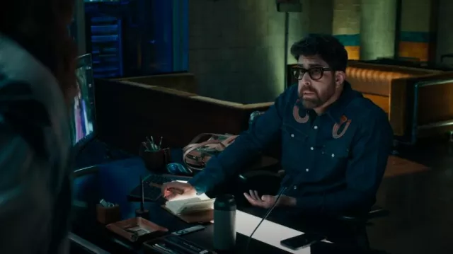 Ft. Lonesome Stag Wild Mustang Western Shirt porté par Harry Keshegian (Adam Goldberg) comme on le voit dans The Equalizer (S05E02)