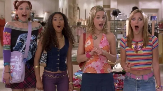 Wardrobe of The Hot Chick Movie: Anna Faris wears Powerpuff Girls Tee Top to play April