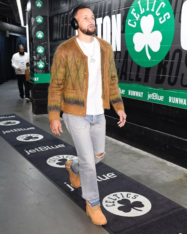 Timberland 6" Premium Boot Wheat worn by Stephen Curry on the Instagram account @nbafashionfits