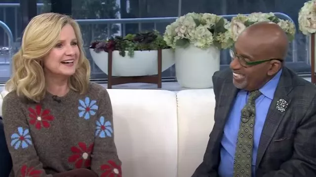 Suéter de cuello redondo floral Rails Anise usado por Bonnie Hunt como se ve en Today el 12 de noviembre de 2024
