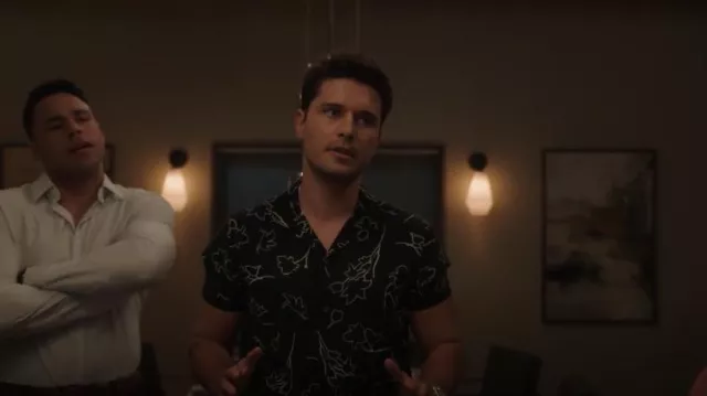 Chemise de Theory Irving portée par T.K. Strand (Ronen Rubinstein) telle qu’on la voit dans 9-1-1 : Lone Star (S05E07)
