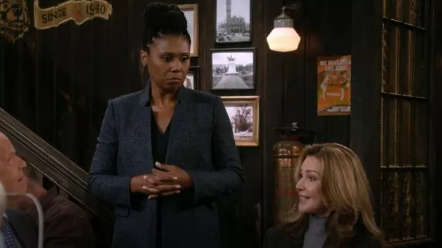 Veronica Beard Wilshire Veste portée par Olivia Finch (Toks Olagundoye) comme on le voit dans Frasier (S02E09)