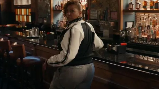 Jeans cargo Versace portés par Robyn McCall (Queen Latifah) comme on le voit dans The Equalizer (S05E04)