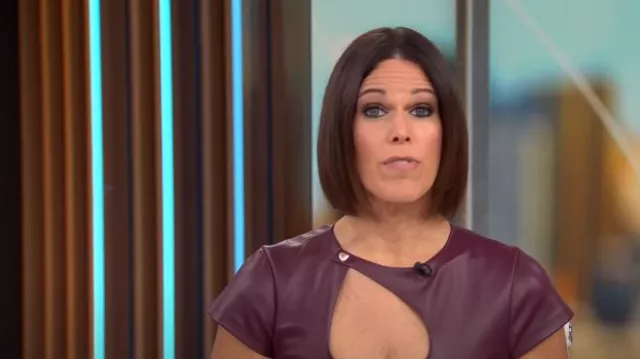 Robe midi en trou de serrure Elie Tahari portée par Dana Jacobson telle que vue dans CBS Mornings le 9 novembre 2024