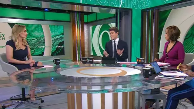 Karen Millen Cap Sleeve Scuba Crepe Vestido lápiz midi con cinturón usado por Kelly O'Grady como se vio en CBS Mornings el 12 de noviembre de 2024