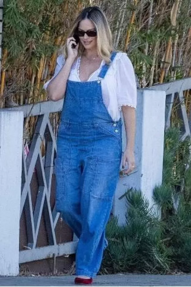 Aeyde Uma Ballet Flats worn by Margot Robbie in Venice Beach on November 4, 2024