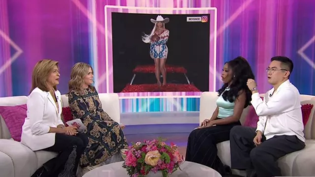 Chemise en soie Bode Trillium portée par Bowen Yang comme on le voit dans Today with Hoda & Jenna le 20 novembre 2024