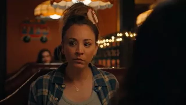Pig Claw Clips worn by Ava Bartlett (Kaley Cuoco) as seen in Based on a True Story (S02E04)