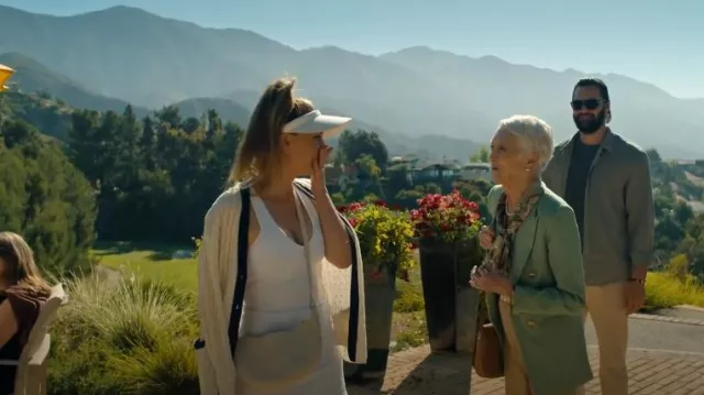 Banana Republic Sac à bandoulière Vida porté par Ava Bartlett (Kaley Cuoco) comme on le voit dans Basé sur une histoire vraie (S02E05)