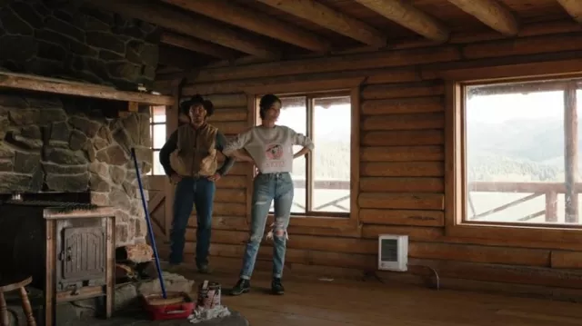 Levi's Graphic Sweatshirt In Cash Prize Orbit Heat worn by Monica Dutton (Kelsey Chow) as seen in Yellowstone (S05E10)