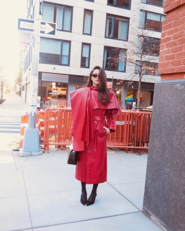 Gafas de sol Miu Miu 0Mu 14Zs usadas por Shay Mitchell en su publicación de Instagram el 20 de noviembre de 2024