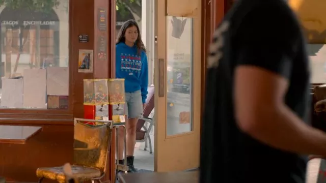 Levis 501 90s Women’s Shorts porté par Alice (Lukita Maxwell) comme on le voit dans Shrinking (S02E03)