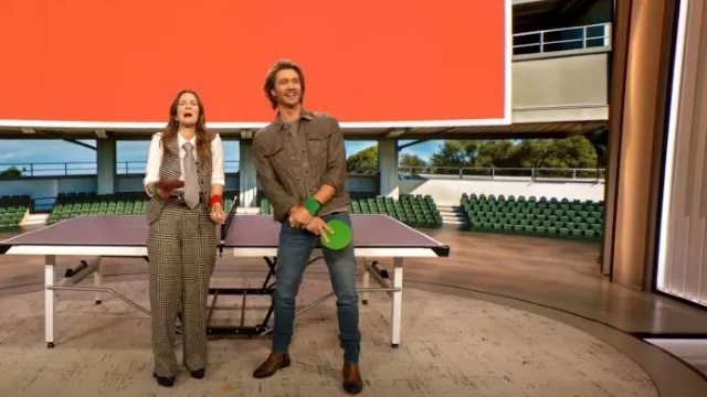 Chaqueta camisera de cuero arrugado Base Crinkle de Zadig & Voltaire usada por Chad Michael Murray como se ve en The Drew Barrymore Show el 21 de noviembre de 2024