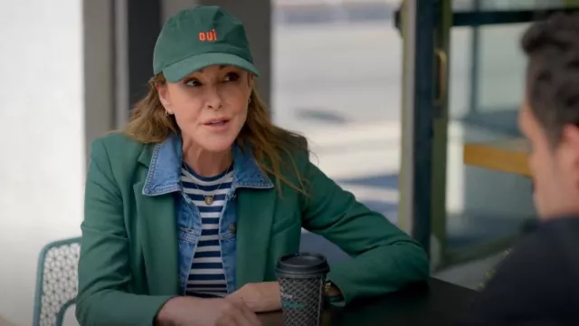 Clare V. Corduroy Petit Oui Casquette de baseball portée par Liz (Christa Miller) comme on le voit dans Shrinking (S02E07)