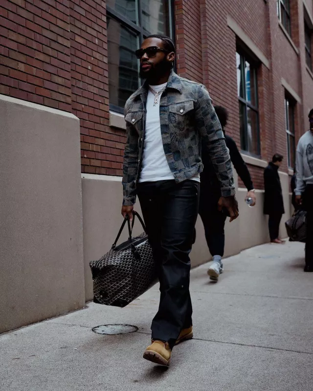 Goyard Black Boeing 45 Bag worn by D'Andre Swift on the Instagram account @chicagobears