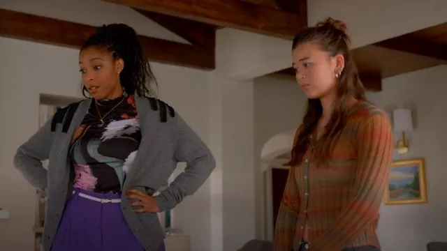 Re/Done Poor Boy Rib Cardigan porté par Alice (Lukita Maxwell) comme on le voit dans Shrinking (S01E07)