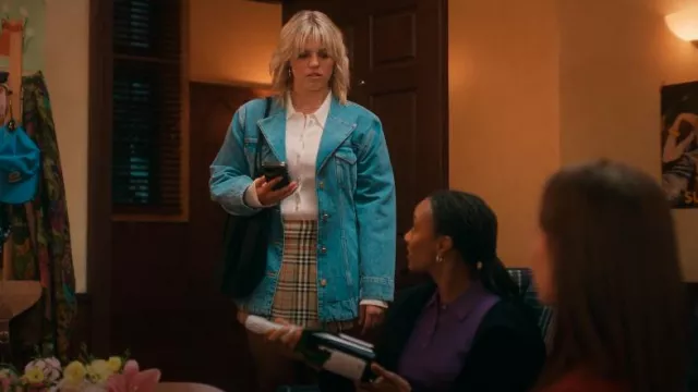 Mini falda escocesa de lana a cuadros plisados de Burberry usada por Leighton Murray (Reneé Rapp) como se ve en The Sex Lives of College Girls (T03E02)
