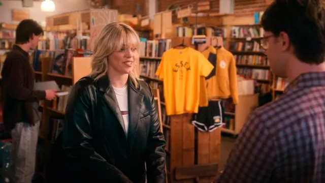Agolde Lyza Cutout Rib Top en blanco usado por Leighton Murray (Reneé Rapp) como se ve en The Sex Lives of College Girls (T03E02)