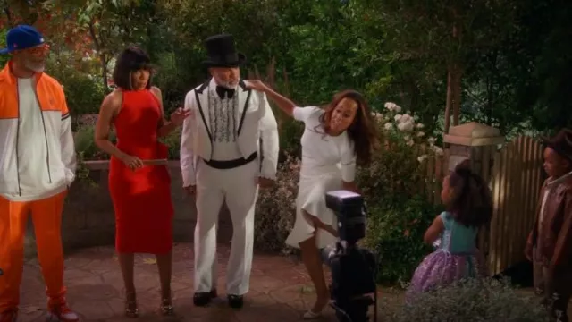 Hervé Léger La robe Beth portée par Ivy (Essence Atkins) telle qu’on la voit dans La Maison de Papy (S01E06)
