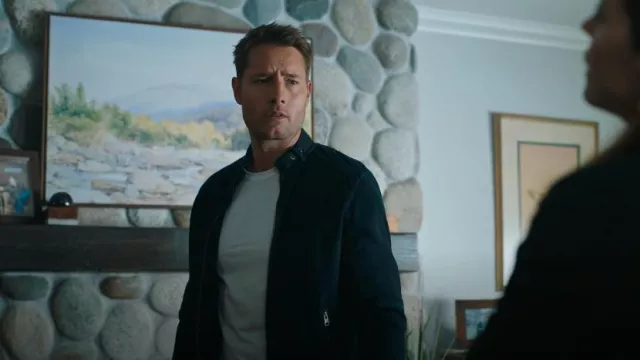 Allsaints Cora Suede Snap Back Collar Jacket portée par Colter Shaw (Justin Hartley) comme on le voit dans Tracker (S02E02)