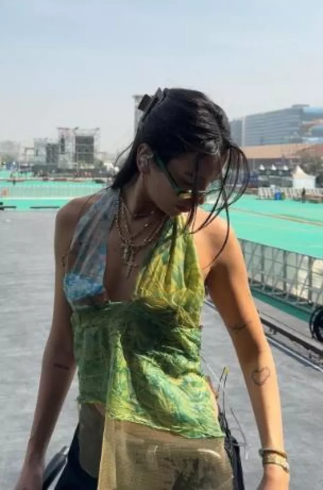 Montre Cartier PanthEre De Cartier portée par Dua Lipa sur son Instagram le 1er décembre 2024