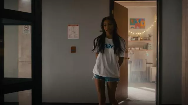 You The Brave Surf Gildy Tee worn by Annie Grover (Savannah Lee Smith) as seen in Cruel Intentions (S01E04)