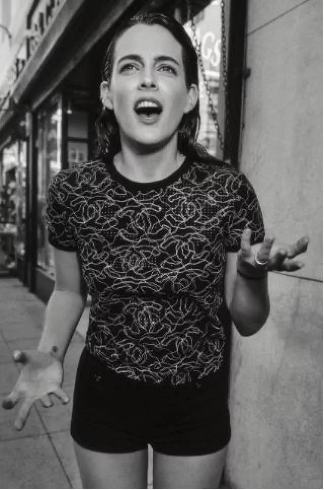 Short Chanel en jersey de coton noir porté par Riley Keough chez Elle UK en décembre 2024