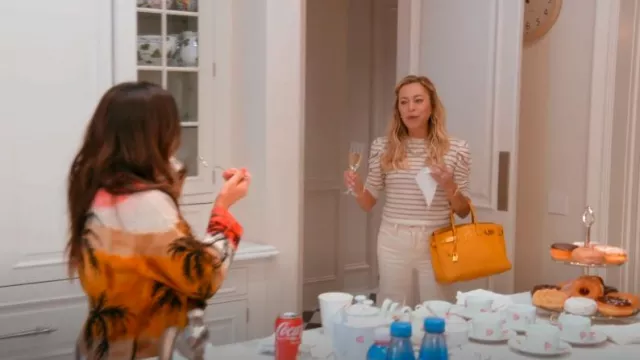 Hermès Birkin Sac à main Jaune Ambre Epsom avec quincaillerie dorée 30 porté par Sutton Stracke comme on le voit dans The Real Housewives of Beverly Hills (S14E03)