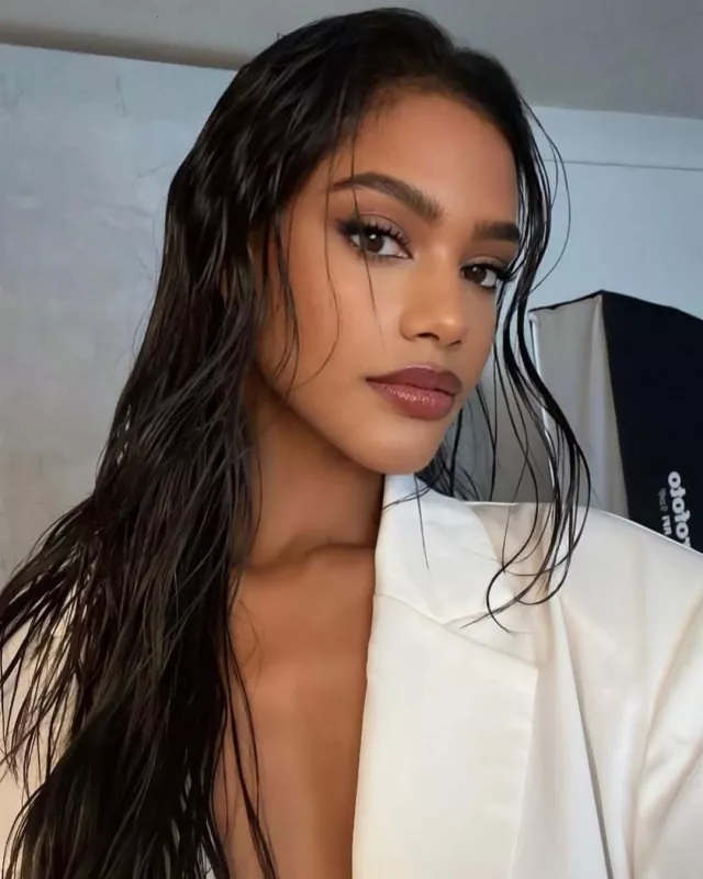 Model Letitia Fontana with Fenty Beauty of Letitia Fontana on the Instagram account @etherealmamacita