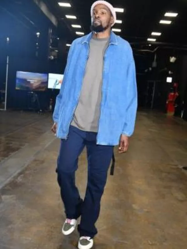 Jordan 1 Retro Low x Travis Scott Medium Olive worn by Kevin Durant on the Instagram account @nbafashionfits