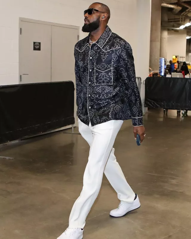 Louis Vuitton Black Square LV Legacy Sunglasses worn by LeBron James on the Instagram account @nbafashionfits
