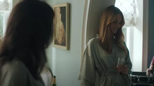 Sioro Femmes Satin Robe Dentelle Soie Kimono Robes Short porté par Lucy Albright (Grace Van Patten) comme on le voit dans Tell Me Lies (S02E08)