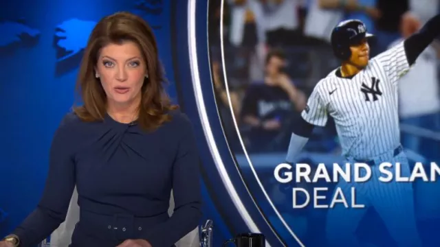 Robe midi Safiyaa Brunna portée par Norah O’Donnell telle qu’on la voit dans CBS Evening News le 9 décembre 2024