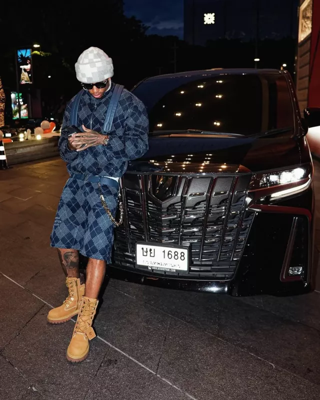 Louis Vuitton Grey Damier Camo Beanie worn by NLE Choppa on the Instagram account @nlechoppamusic