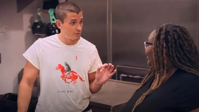 Camiseta Imogene + Willie Come Home usada por Antoni Porowski como se ve en Queer Eye (S09E06)