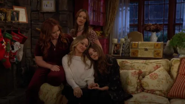 Vestido camisero de manga larga Stitchdrop Rose usado por Faith Newman (Reylynn Caster) como se ve en The Young and the Restless el 23 de diciembre de 2024