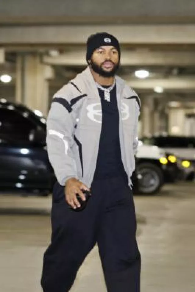 Balenciaga Black Unity Sports Icon Beanie worn by D'Andre Swift on the Instagram account @chicagobears