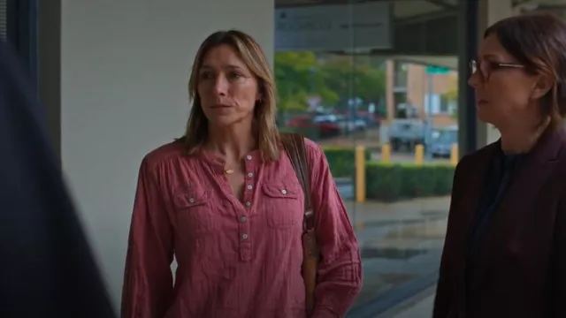 Blusa de algodón Marie Louise De Monterey Amelie usada por Angie Davis (Claudia Karvan) como se ve en Bump (S05E01)