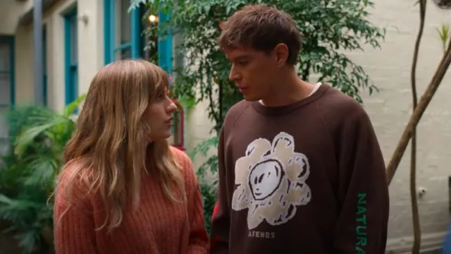 Afends Technology Raglan Knit usado por Santiago 'Santi' Hernandez (Carlos Sanson Jr.) como se ve en Bump (S05E01)