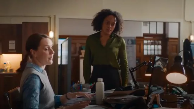 Reformation Sky Relaxed Silk Top worn by DI Kat Donovan (Rosalind Eleazar) as seen in Missing You (S01E01)