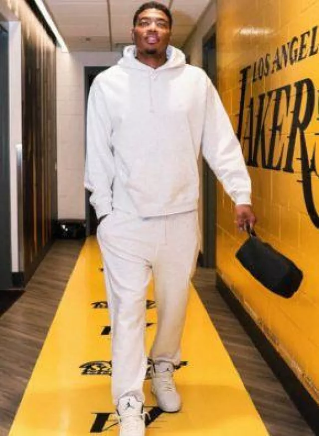 Kith Light Heather Grey Williams Joggers worn by Rui Hachimura on the Instagram account @lakers