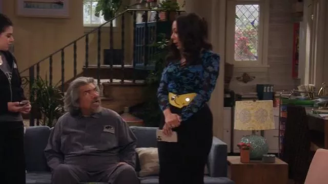 Diane Von Furstenberg Constanza Body porté par Rosie (Selenis Leyva) comme on le voit dans Lopez vs Lopez (S03E09)