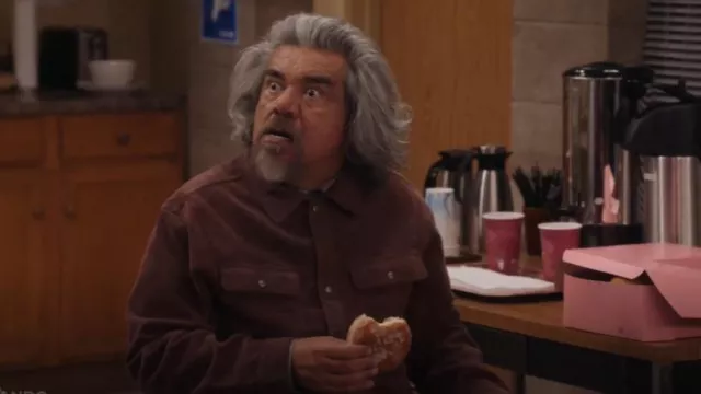AllSaints Castleford Corduroy Relaxed Overshirt portée par George (George Lopez) comme on le voit dans Lopez vs Lopez (S03E09)