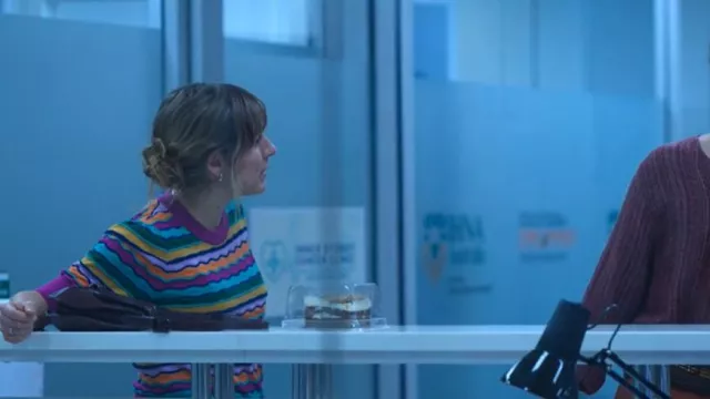 Haut Gorman Gleaming Waves porté par Olympia 'Oly' Chalmers-Davis (Nathalie Morris) comme on le voit dans Bump (S05E03)