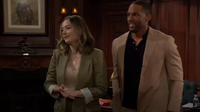 Veronica Beard Blazer en lin mélangé Sevi porté par Hope Logan (Annika Noelle) comme on le voit dans The Bold and the Beautiful le 26 décembre 2024