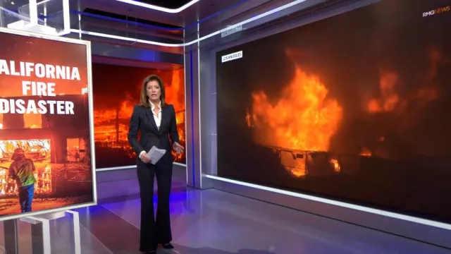 Pantalon en laine à fines rayures Alexander Mcqueen porté par Norah O’Donnell comme on le voit dans CBS Evening News le 8 janvier 2025