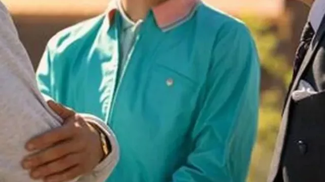 Monstres L’histoire de Lyle et Erik Menendez Veste en coton bleu Erik Menendez (Cooper Koch) dans Monsters (S01E03)
