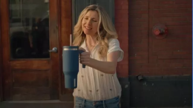 Rail Jamie Chemise portée par Yazmin (Sarah Chalke) vue dans Animal Control (S03E01)